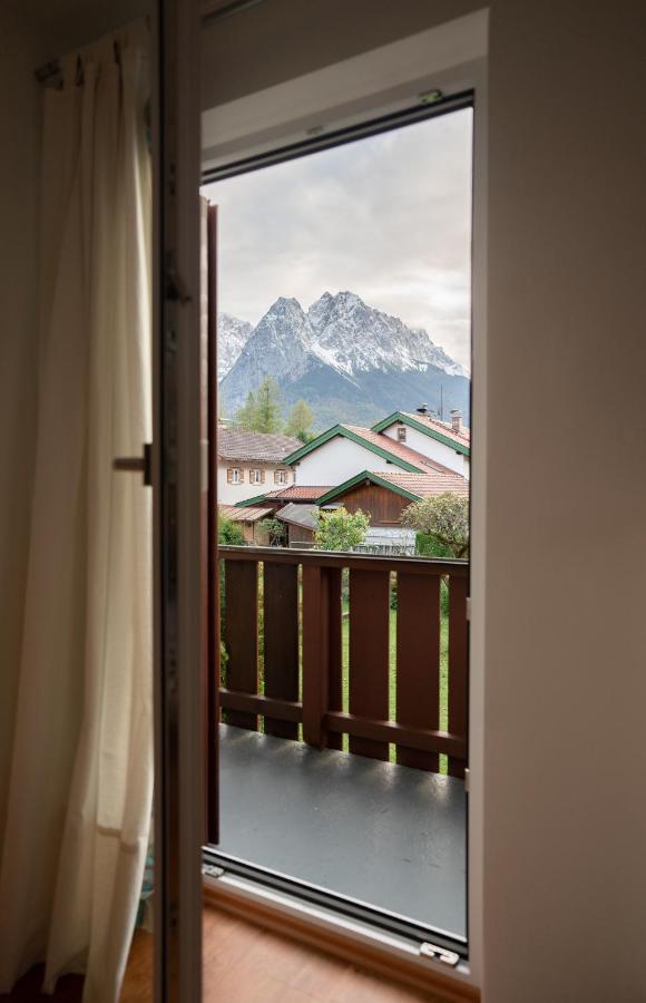 Haus Mit Wunderschoenem Ausblick Und Garten 加爾米施-帕滕基興 外观 照片