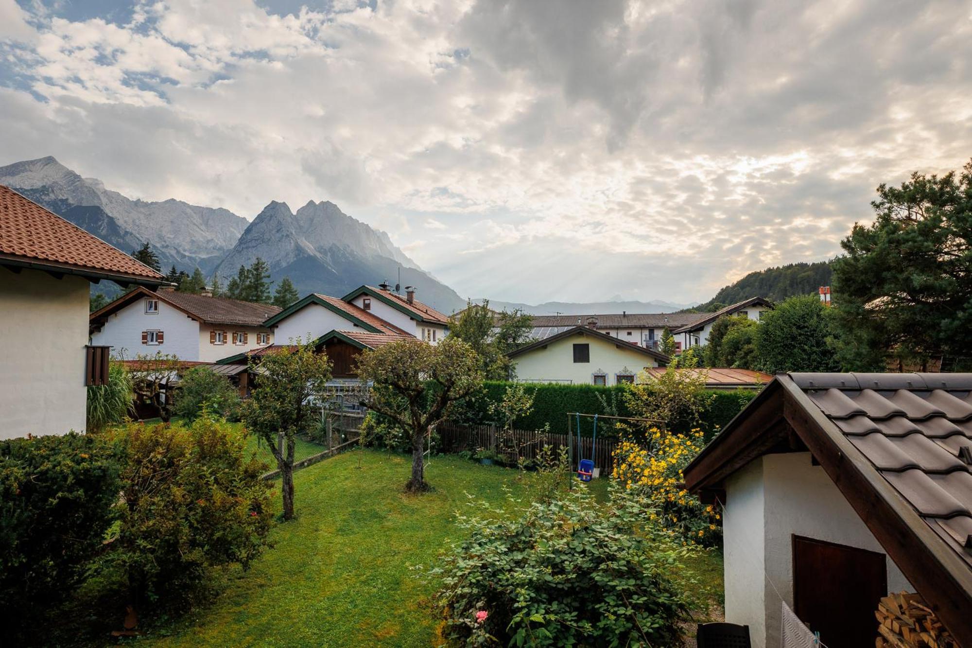 Haus Mit Wunderschoenem Ausblick Und Garten 加爾米施-帕滕基興 外观 照片